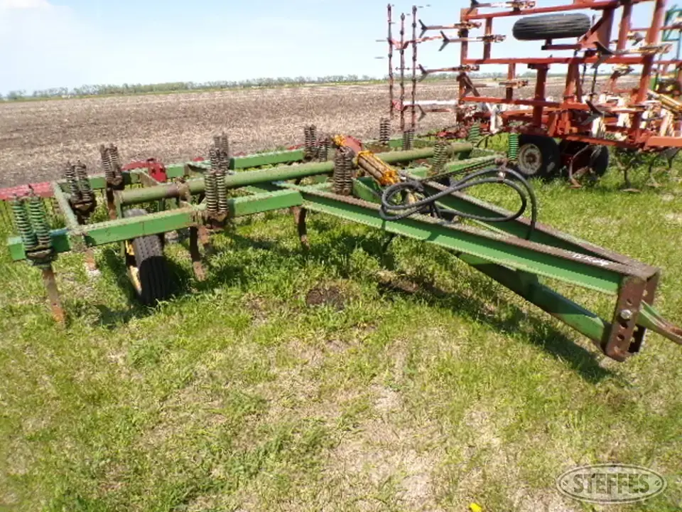 John Deere 100 Chisel Plow