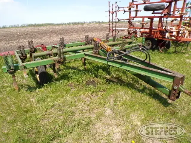 John Deere 100