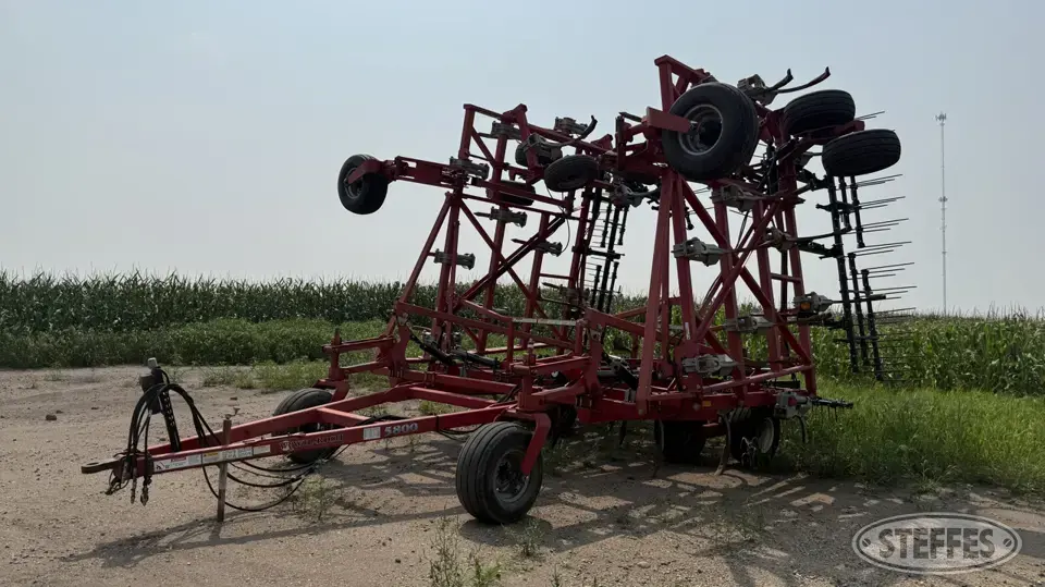 Wil-Rich 5800 Chisel Plow