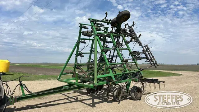 John Deere 610