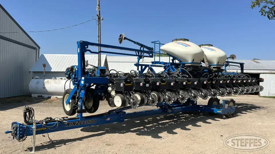 Kinze 3600 12 or More Row Planter