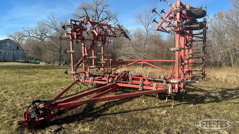 Wil-Rich 3400 Field Cultivator