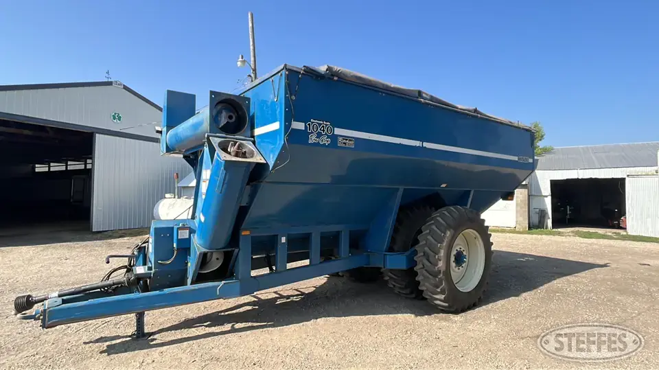 1998 Kinze 1040 Row Crop Grain Cart