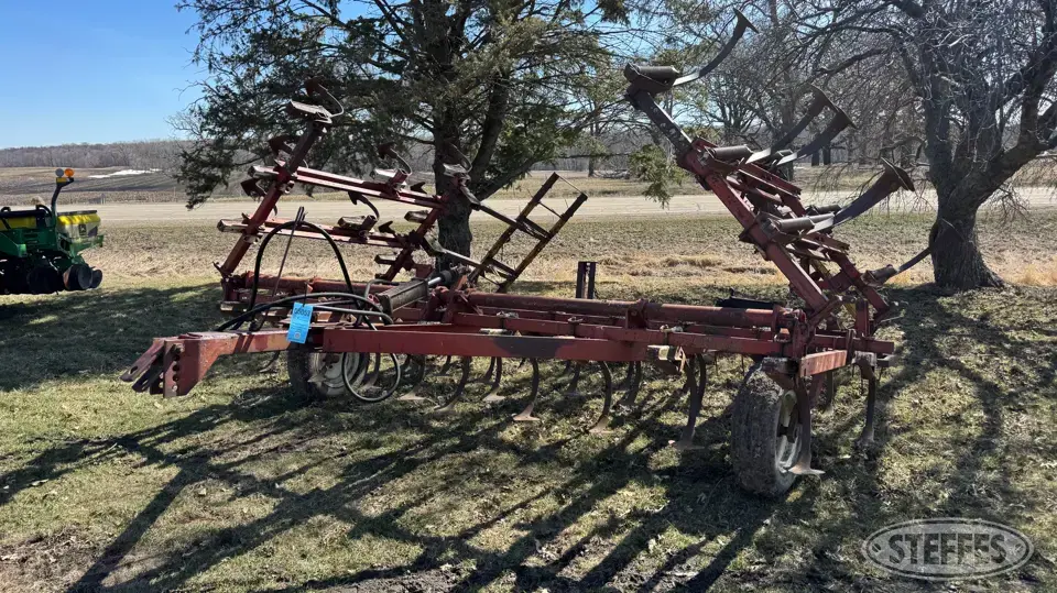 International field cultivator