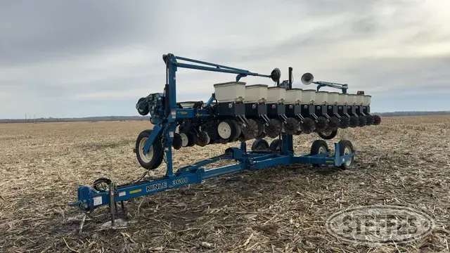 2008 Kinze 3600