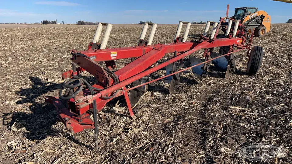 International 720 Plow