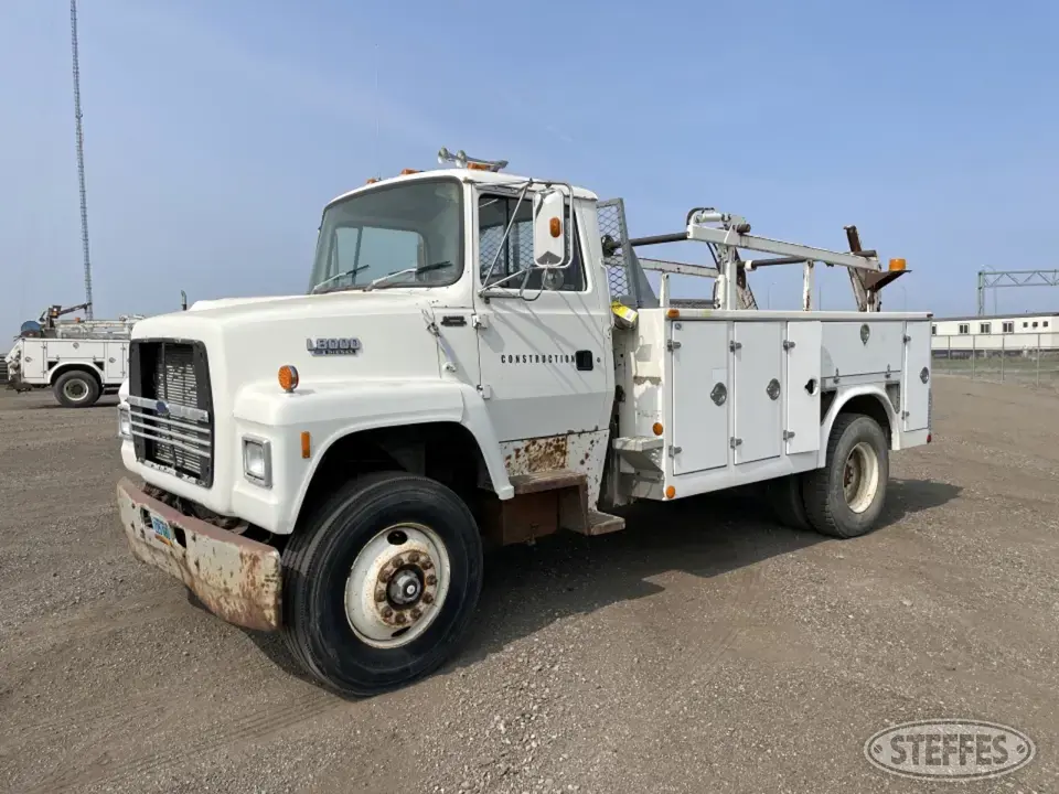 1992 Ford L8000 Specialty Truck