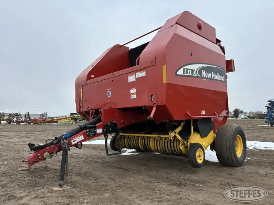 2004 New Holland BR780 Round Baler