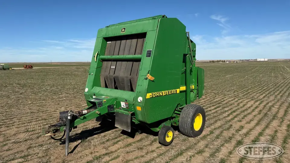 John Deere 566 Round Baler