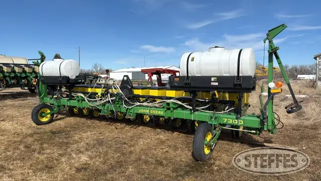1993 John Deere 7300