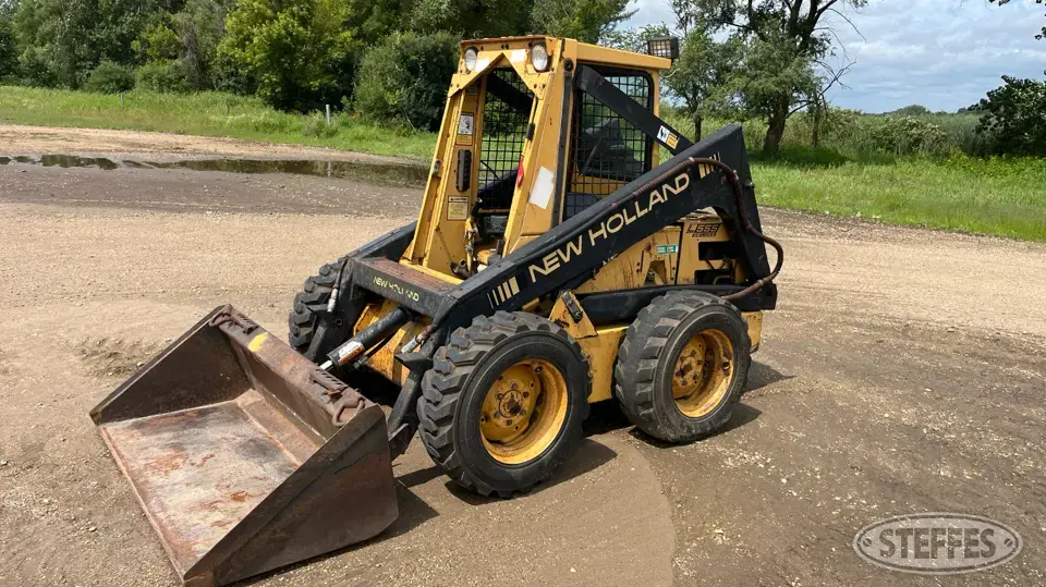 New Holland L555 Deluxe Wheeled Skid Steer
