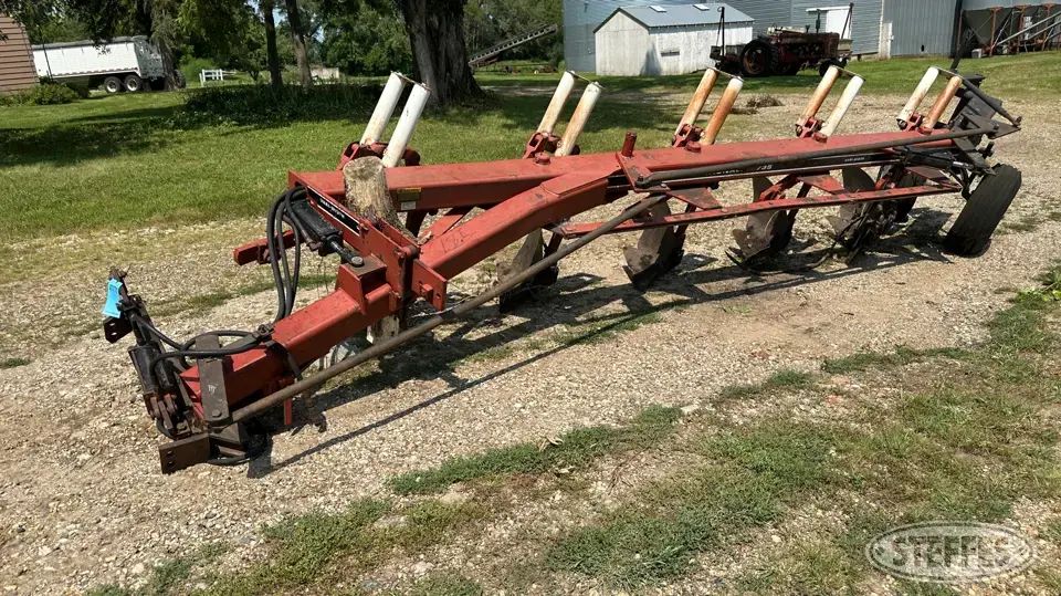 International 735 Plow
