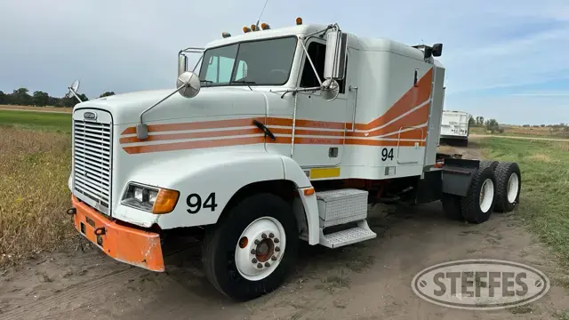 2000 Freightliner FLD112