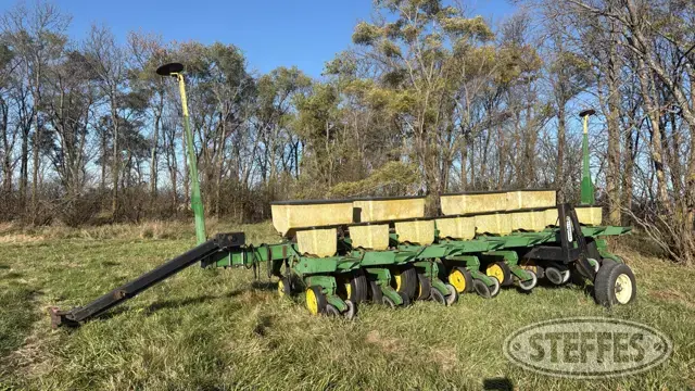 John Deere 7000