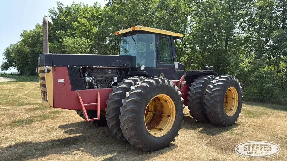 1988 Versatile 876 Designation 6 4WD Tractor