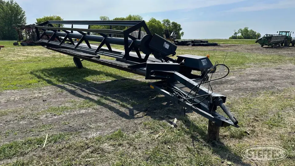 1996 MacDon Premier 1900 Pull-Type Swather