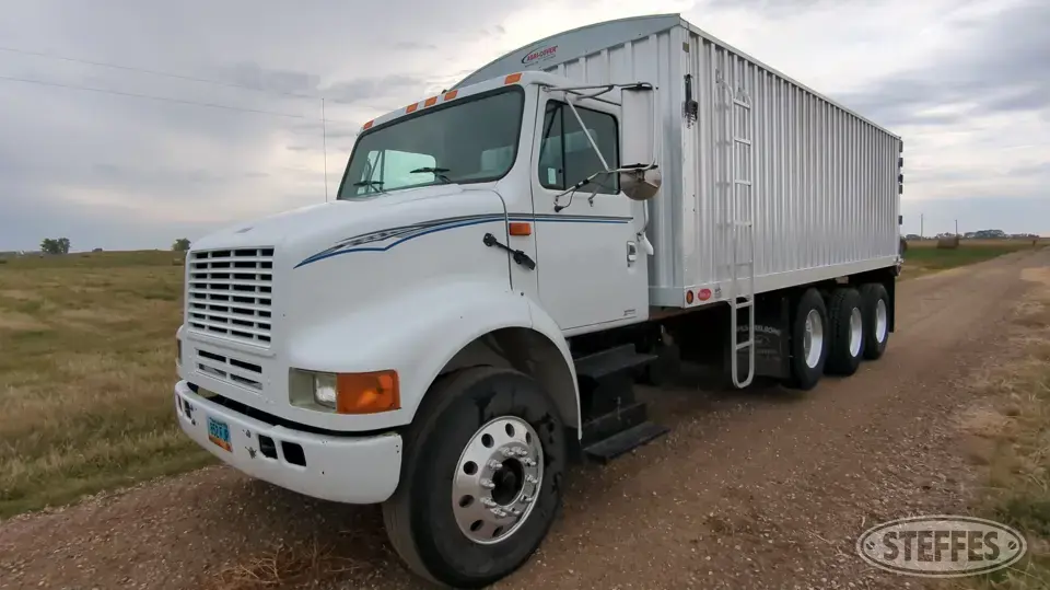 2002 International 8100 Tri-Axle Boxed Truck
