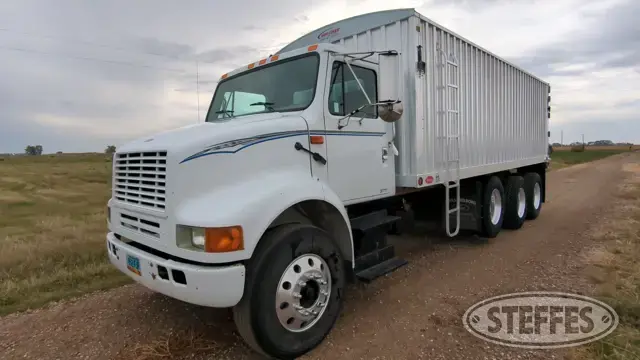 2002 International 8100
