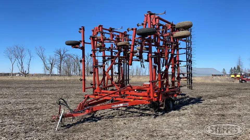 Case IH 4300 Field Cultivator