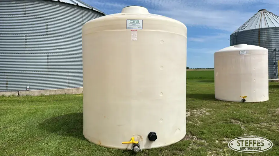 2,500 gal. poly tank