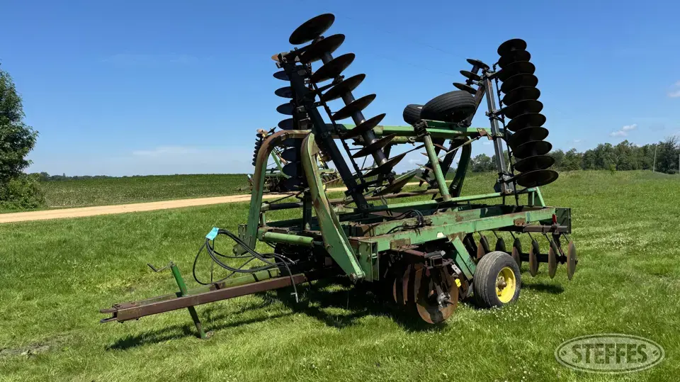 John Deere 235 Disc