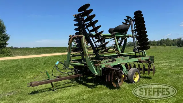 John Deere 235