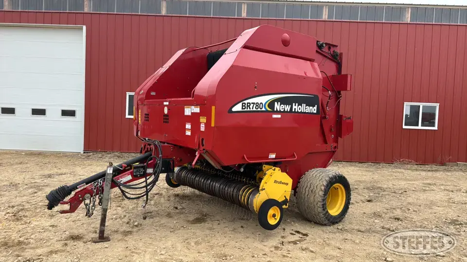 2005 New Holland BR780 Round Baler