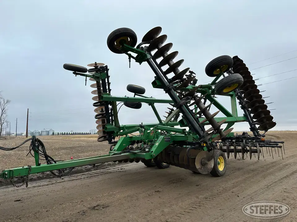 John Deere 635 Disc