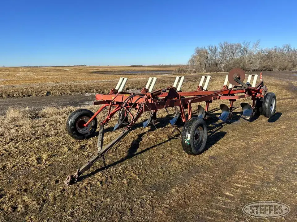 International 770 Plow