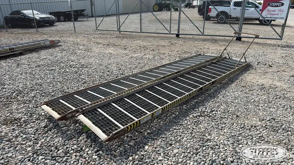 (2) Road Warrior aluminum ramps Truck-Trailer Part