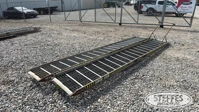 (2) Road Warrior aluminum ramps