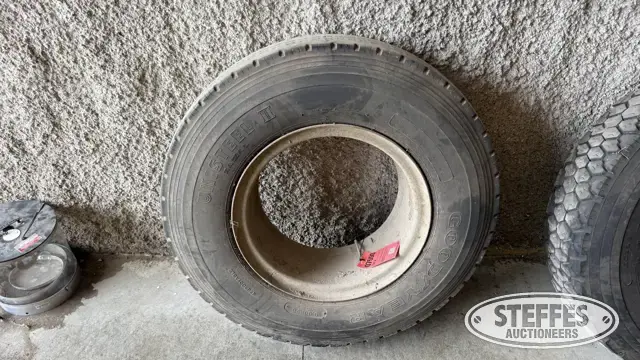 9.00R20 tire