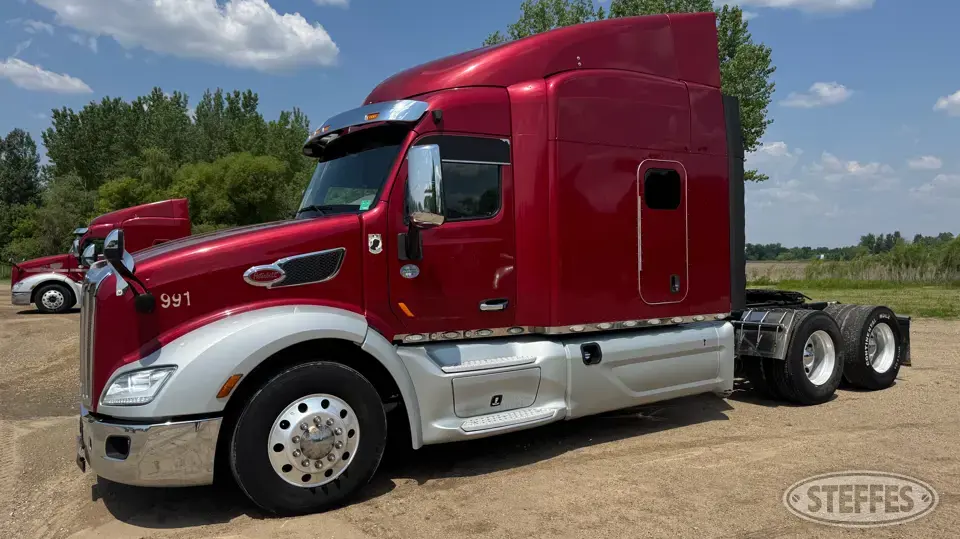 2017 Peterbilt 579 Conventional Truck with Sleeper