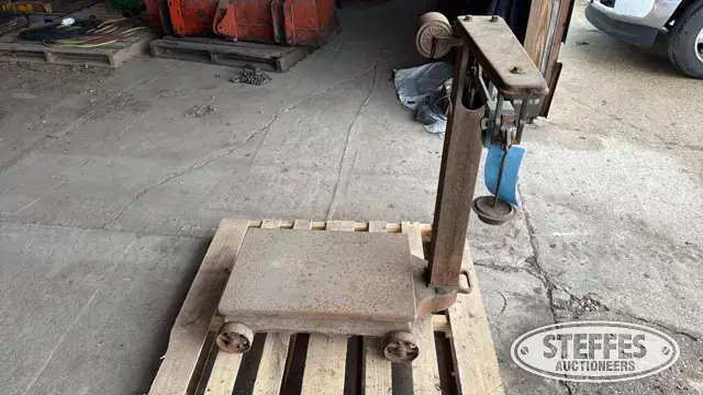 Vintage platform scale