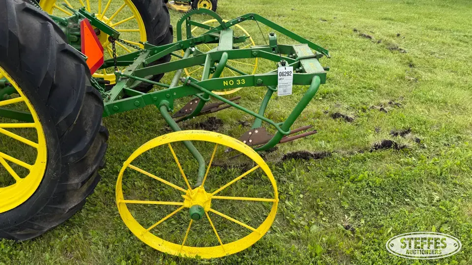 John Deere 33 Collectible Machinery-Other