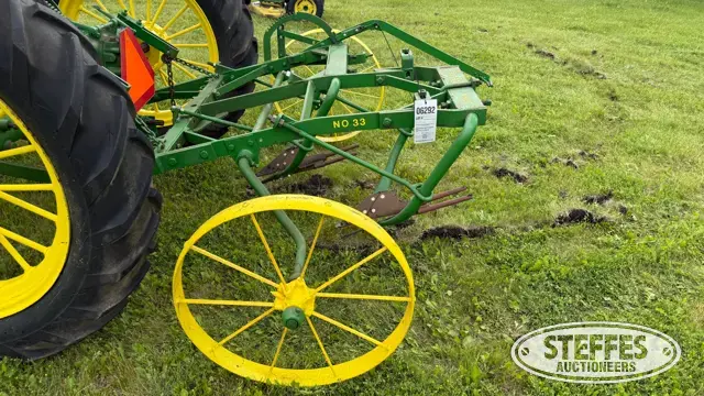 John Deere 33
