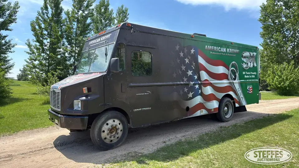 1999 Freightliner MT55 Van Truck