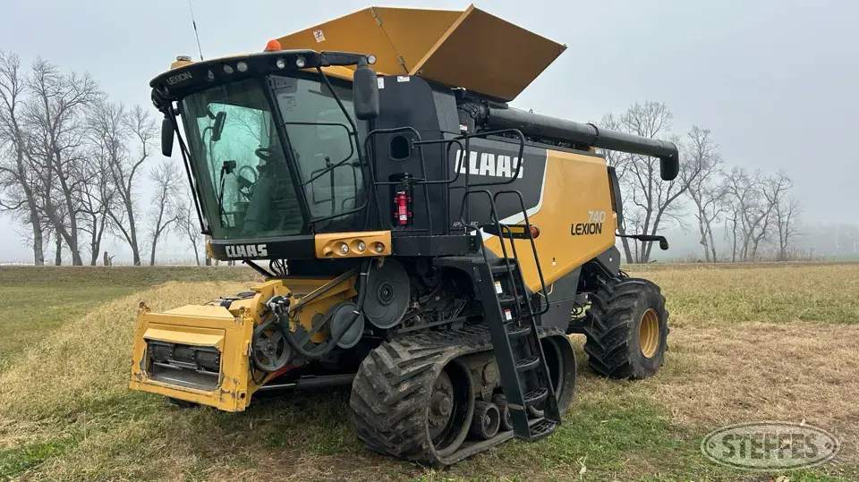 2013 Claas Lexion 740TT Combine