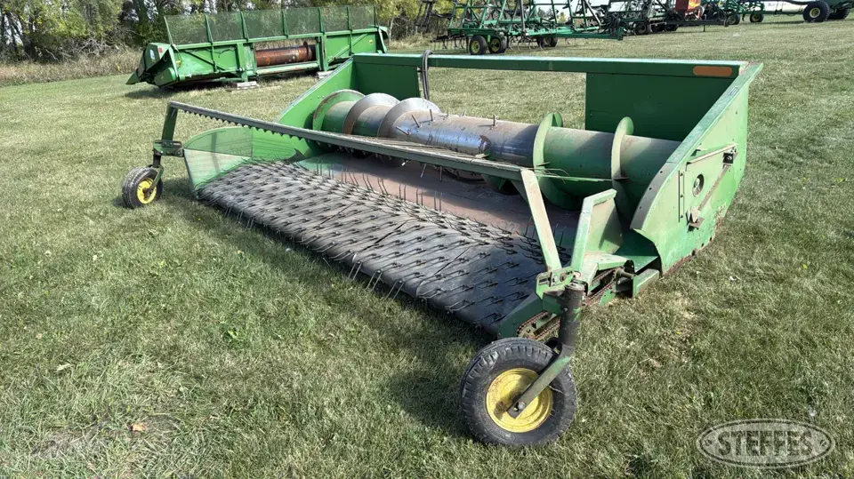 1976 John Deere 212 Pickup Head
