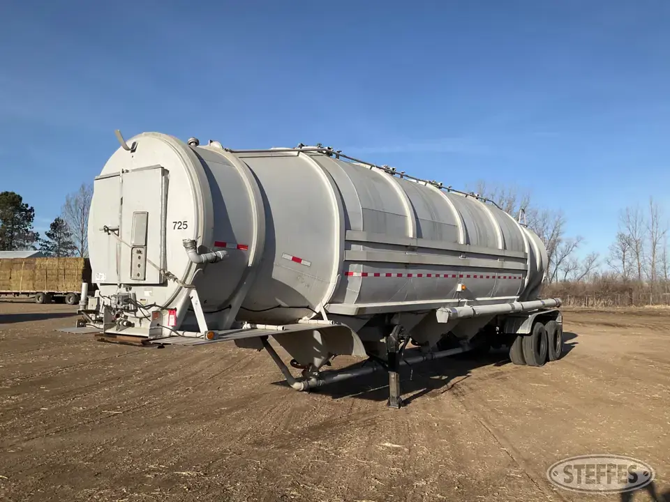 1982 Penske Pneumatic Trailer