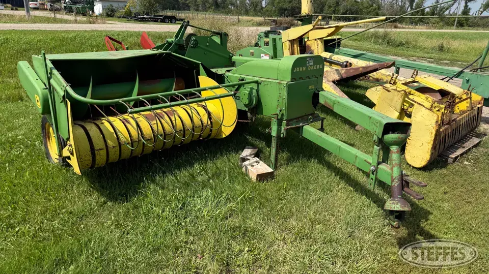 John Deere 24T Square Baler