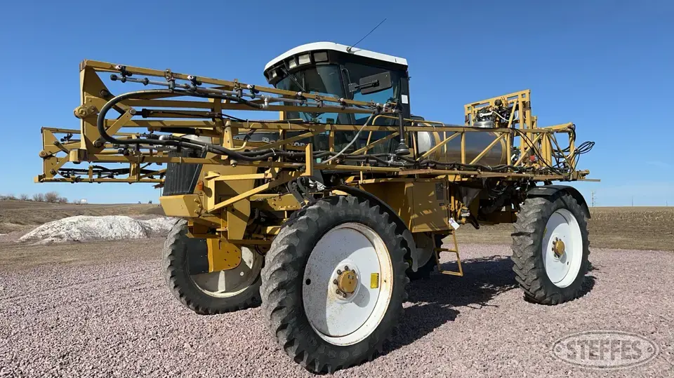 2001 AgChem 854 Self-Propelled Sprayer