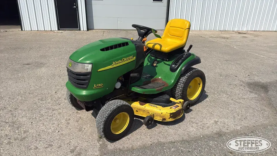 2004 John Deere L130 Lawn Tractor