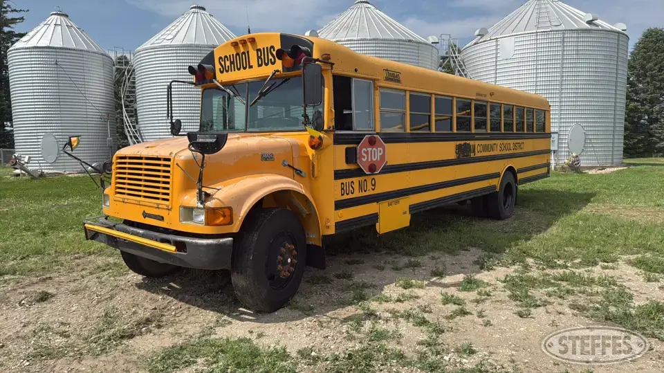 2000 Thomas 1010S Bus