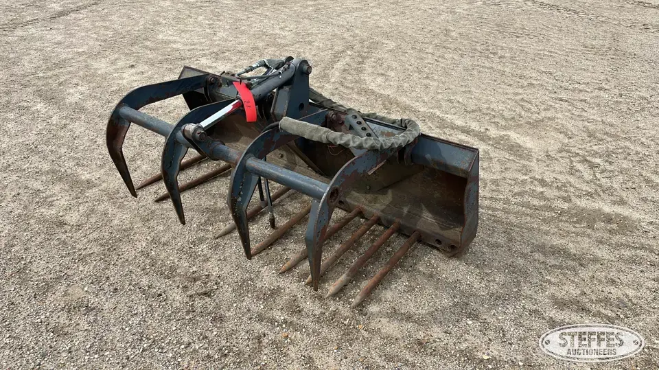 Skid steer manure grapple Skid Steer Fork