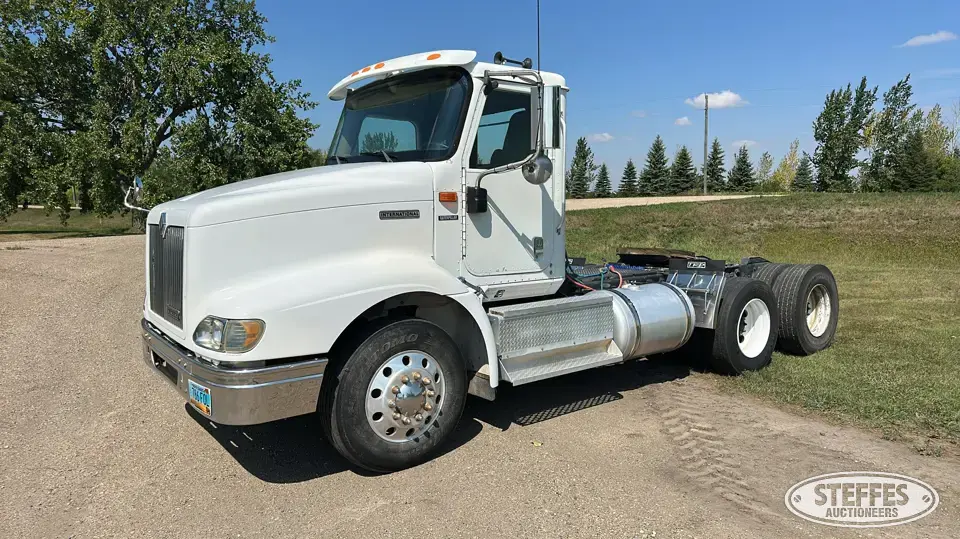 2000 International 9200 Conventional Truck without Sleeper