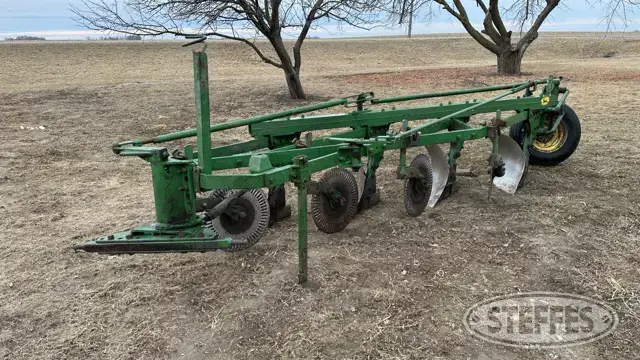 John Deere F145H