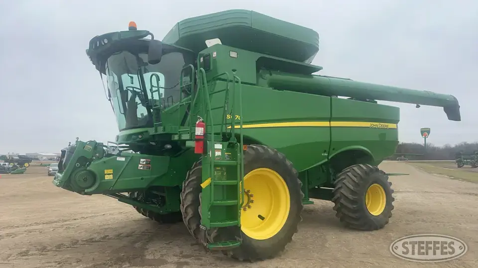 2012 John Deere S670 Combine
