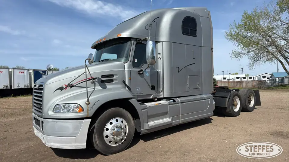 2014 Mack Pinnacle CXU613 Conventional Truck with Sleeper
