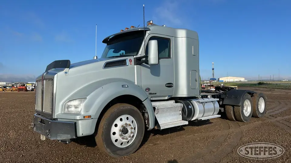 2021 Kenworth T880 Conventional Truck with Sleeper